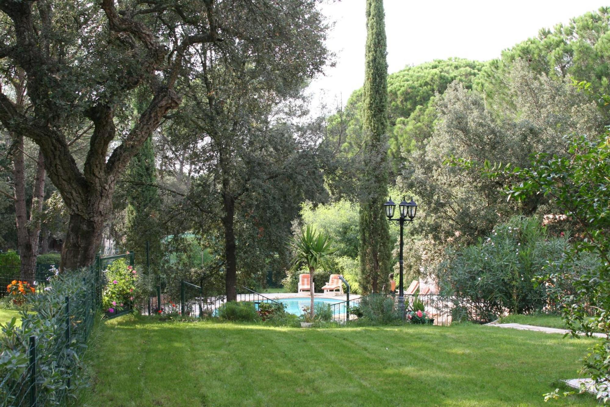 Location Villa Et Studios Рокбрюн-сюр-Аржан Екстериор снимка