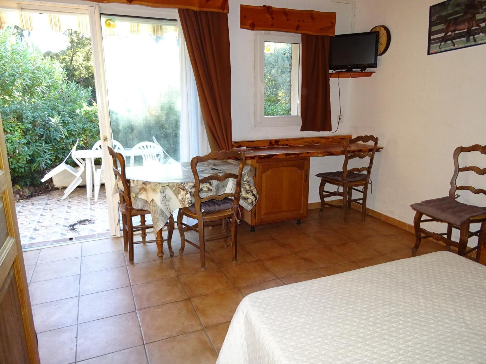 Location Villa Et Studios Рокбрюн-сюр-Аржан Екстериор снимка