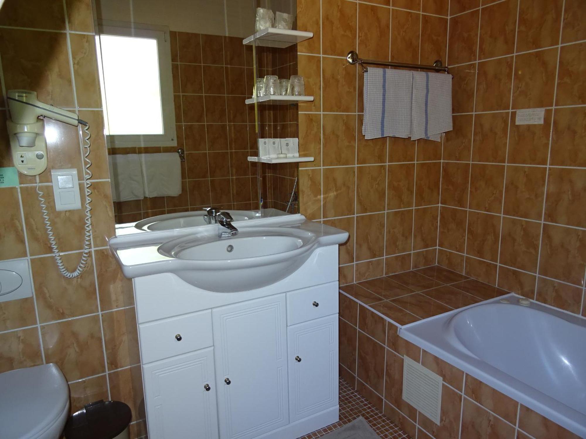 Location Villa Et Studios Рокбрюн-сюр-Аржан Екстериор снимка